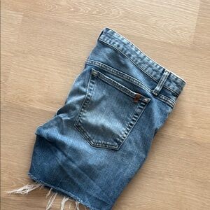 Joes Jeans boyfriend slim denim jean shorts size 31